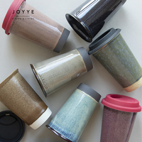 Tasse de voyage en céramique JOYYE personnalisée avec finition réactive unique, design beige et marron, en grès, pour voiture et extérieur, avec couvercle