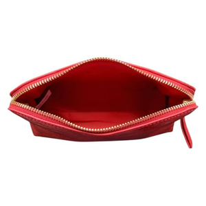 Borsa Cosmetica Personalizzata con Logo in Pelle di Coccodrillo, Elegante Organizer Rosso per il Trucco con Texture Vegana Premium Effetto Coccodrillo, Ampio Astuccio per Cosmetici - Product Image 2