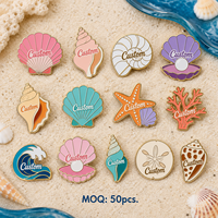 Vente en gros de pin's en émail personnalisés de haute qualité en forme de coquillage, badge en métal avec coquillage et perle sur le thème de la plage et de l'océan, souvenir de voyage de plage