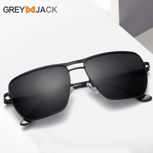 Lunettes de soleil polarisées pour homme Grey Jack, protection UV400, monture intégrale, verres TAC, charnières à ressort or et noir, style décontracté et professionnel - Product Image 1