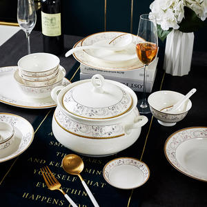 <span class=keywords><strong>Service</strong></span> <span class=keywords><strong>de</strong></span> Table Luxe 60 Pièces <span class=keywords><strong>pour</strong></span> <span class=keywords><strong>12</strong></span> <span class=keywords><strong>Personnes</strong></span>, <span class=keywords><strong>Vaisselle</strong></span> en Porcelaine Fine Dorée <span class=keywords><strong>pour</strong></span> Hôtels - Product Image 2