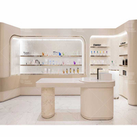 Conception de Magasin de Parfums de Luxe en Bois Sur Mesure pour la Vente au Détail, Décoration d'Intérieur, Aménagement Personnalisé pour Petite Boutique de Cosmétiques