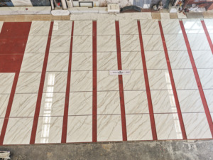Dalles de marbre blanc de Guangxi polies, grandes dalles murales en pierre naturelle moderne, OEM/ODM Goldtop, pour revêtements muraux et sols en marbre. - Product Image 1