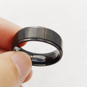 Venta al <span class=keywords><strong>por</strong></span> mayor directa 8mm clásico negro titanio Acero inoxidable anillos para hombres alianzas <span class=keywords><strong>de</strong></span> boda <span class=keywords><strong>regalos</strong></span> <span class=keywords><strong>de</strong></span> <span class=keywords><strong>aniversario</strong></span> para parejas para hombres - Product Image 5