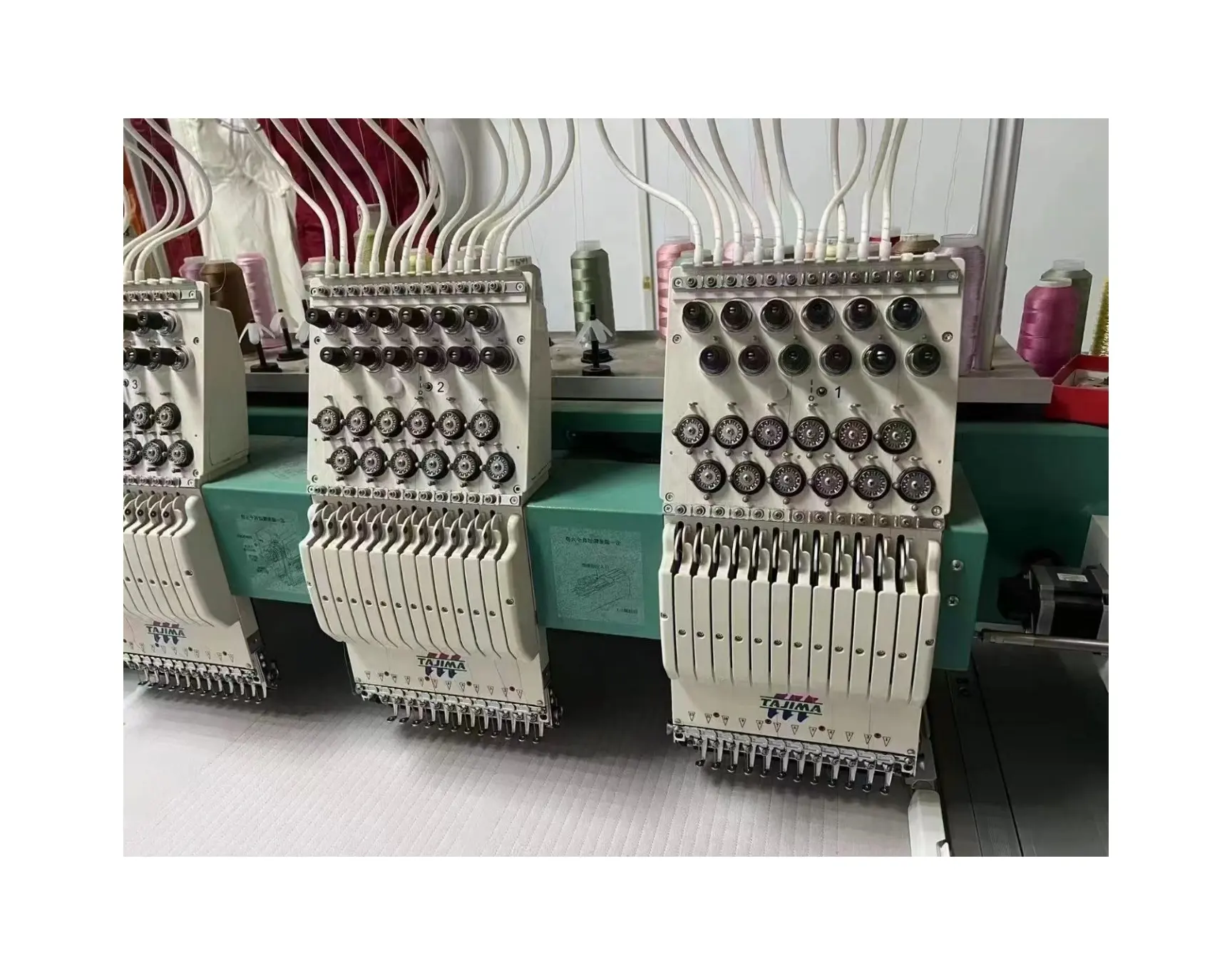 थोक मूल्य में प्रयुक्त स्वचालित ताजिमा 6 हेड 12 सुई अच्छी गुणवत्ता के साथ उच्च दक्षता वाली कढ़ाई मशीन