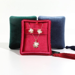 Boîte à bijoux de luxe avec décoration en pompon, petite et exquise, boîte à bijoux de haute qualité, en velours - Product Image 2
