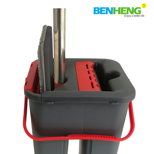 Fregona manos libres <span class=keywords><strong>con</strong></span> <span class=keywords><strong>cubo</strong></span> y raspadores para apretar Fregona <span class=keywords><strong>Cubo</strong></span> <span class=keywords><strong>con</strong></span> almohadillas de microfibra y <span class=keywords><strong>escurridor</strong></span> La mejor fregona plana - Product Image 4