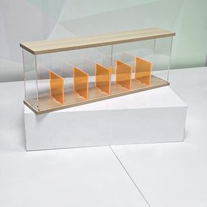 Vitrina Moderna de Acrílico Transparente Personalizada para Exhibición, para 6 Muñecas con Caja Iluminada, de Ensamblaje Propio - Product Image 2