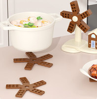 En gros, dessous de plat en silicone motif moulin à vent, multifonctionnel, pliable, résistant à la chaleur et antidérapant, pour la protection de la table de cuisine