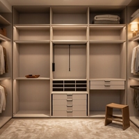 Armoire Modulaire Ouverte sur Mesure, Options de Couleur, Finition Chêne, Matériaux Écologiques, Grande Capacité de Rangement pour un Intérieur Moderne