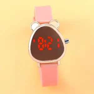 Hot Sale Mode Uhr Maus kleines Zifferblatt Damen Armband Uhr neue Gürtel Freizeit LED elektronische Uhr