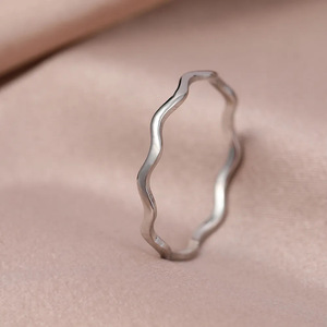 T0186 Anello Moderno in Acciaio Inossidabile Unisex per Uso Quotidiano Design Semplice Gioielli alla Moda - Product Image 1