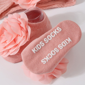 <span class=keywords><strong>Bandeau</strong></span> super élastique pour bébé et ensemble d'accessoires pour cheveux à fleurs en nylon Chaussettes tricotées à fleurs souples pour nouveau-nés et tout-petits - Product Image 6