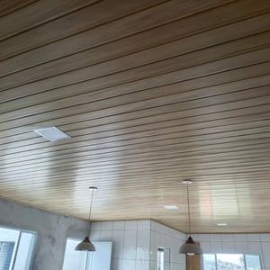 Barato Color de <span class=keywords><strong>madera</strong></span> paneles de techo falso decorativo Interior UPVC tablero de techo en China - Product Image 2