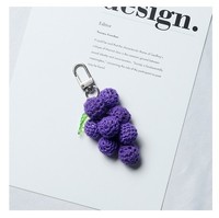 Gantungan kunci rajutan yang dirancang oleh desainer Korea Kyoho Grape