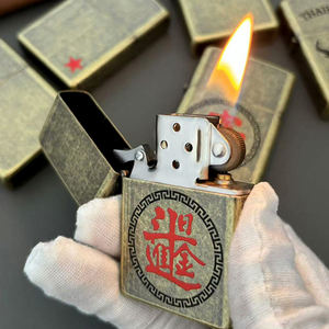 Briquet à huile anti-vent en acier inoxydable avec logo imprimé en couleur rétro artisanal argenté - Product Image 5