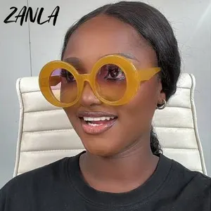 Kadınlar için 2024 benzersiz boy yuvarlak şeker renkli güneş gözlükleri moda Oval turuncu mor degrade güneş gözlüğü kadın seksi Shades