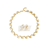 Ensemble de 2 colliers pour femmes, style rétro européen et américain, en alliage de quartz, avec chaîne Figaro, motifs feuilles et fleurs, design audacieux