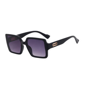 Gafas de Sol Personalizadas para Mujer, Montura Cuadrada, Lentes Negras de PC, Protección UV400, Estilo Instagram, Origen Taizhou LT-6043 - Product Image 3
