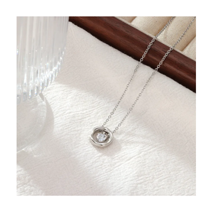 Collar de oro blanco de 10K personalizado colgante de moissanita de forma redonda de 2 quilates con collar de la India - Product Image 2