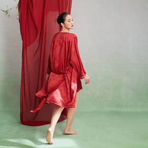 Venta al por mayor de 2 piezas de satén de seda transpirable camisola acolchado Grace Sexy de talla grande vestido de noche y <span class=keywords><strong>Bata</strong></span> para la primavera y el otoño - Product Image 5