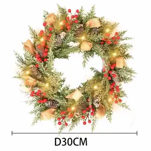 Venta al por mayor decoración personalizada guirnalda fiesta puerta decoración 30cm flores artificiales Pino plástico plantas de Navidad corona