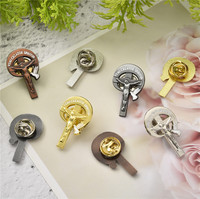 Broche religieuse en métal émaillé à revers croisé, badge de foi catholique chrétienne pour cadeau ou souvenir d'église, vente en gros