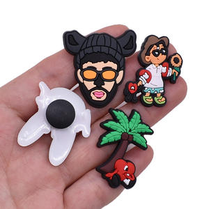 Fibbia Decorativa in Plastica Morbida PVC HY per Scarpe, Fiore in Plastica Fai-da-Te, Coniglio <span class=keywords><strong>Bad</strong></span> Bunny per Decorazione Scarpe da Spiaggia - Product Image 3