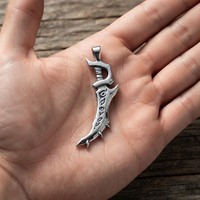 Pendentif en acier inoxydable en forme de poignard incurvé, mini-collier sabre scimitar, breloque pour homme et femme, amulette gothique, cadeau
