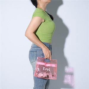 Sac fourre-tout à provisions de conception holographique laser irisé en PVC épais avec logo personnalisé avec poignée en PU à la mode et élégant - Product Image 4