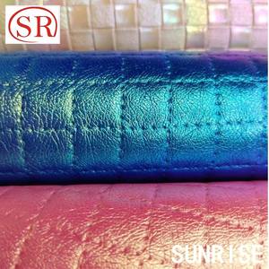 Cuir pailleté tissu irisé PU Faux cuir artificiel PU pour femmes chaussures 3D réfléchissant <span class=keywords><strong>roi</strong></span> <span class=keywords><strong>Lion</strong></span> tissé - Product Image 2