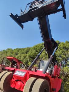 Apilador usado Kalmar Fantuzzi 45 Ton Reach Buen estado DRD450 DRF450 DRT450 Apilador de contenedores - Product Image 4