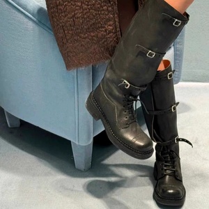 2025 nuevas <span class=keywords><strong>botas</strong></span> populares <span class=keywords><strong>con</strong></span> logotipo personalizado, <span class=keywords><strong>botas</strong></span> <span class=keywords><strong>de</strong></span> tacón <span class=keywords><strong>de</strong></span> bloque <span class=keywords><strong>de</strong></span> media pantorrilla para mujer <span class=keywords><strong>con</strong></span> correas, <span class=keywords><strong>botas</strong></span> vaqueras desgastadas <span class=keywords><strong>con</strong></span> <span class=keywords><strong>cordones</strong></span> informales <span class=keywords><strong>de</strong></span> tacón medio - Product Image 5