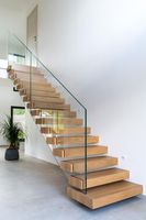Meilleur prix d'usine Boîte de bande de roulement en bois massif personnalisée Escalier droit à limon invisible