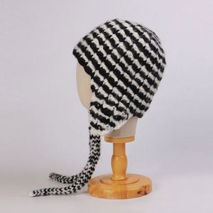 Nuevo Gorro de Punto Moderno para Mujer, Otoño Invierno, Cálido, Informal, Diseño a Rayas Blancas y Negras, con Protección para las Orejas - Product Image 2