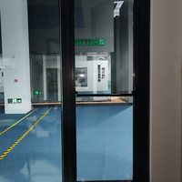 Porte coulissante moderne en verre sans rail avec cadre en aluminium trempé pour salle de bain/WC, utilisation extérieure, espaces intérieurs compacts