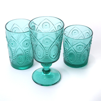 Verre à pied classique rétro en verre soufflé à la main, style européen, motif paon en relief, verrerie haut de gamme, capacité 301-400 ml