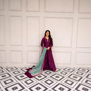 Salwar Kameez Formal de Seda Morada para Mujer, Dupatta Verde Menta, Largo hasta el Suelo, Corte Regular, Absorbe la Humedad, Secado Rápido, Tradicional - Product Image 1