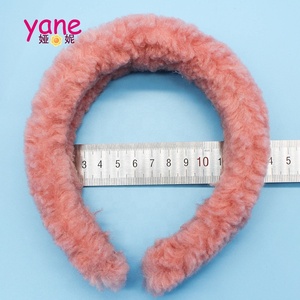 女性の冬のスタイルフェイクファーリーヘッドバンド新しい到着ファッショナブルなLambswoolヘアアクセサリー - Product Image 5
