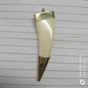 Colgantes de Hueso de Cuerno Vintage Hechos a Medida con Detalles Metálicos de Aleación de Cobre para la Fabricación de Joyería y Collares - Product Image 1