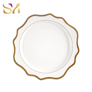 All'ingrosso Bianco <span class=keywords><strong>e</strong></span> <span class=keywords><strong>Oro</strong></span> Cerchio Osso Caricatore <span class=keywords><strong>Piatti</strong></span> in porcellana a forma di Fiore Piatto per la cena <span class=keywords><strong>Set</strong></span> per il Matrimonio - Product Image 1