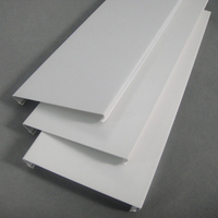 Fabricant Foshan de carreaux de plafond décoratifs linéaires en aluminium à bandes métalliques Produit de haute qualité