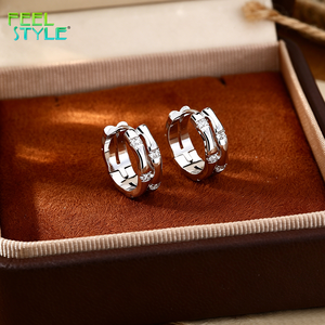 Pendientes de Aro Pequeños con Circonitas Brillantes, Chapados en Oro Blanco PVD sobre Cobre, Pendientes de Zirconia Resistentes al Deslustre - Product Image 5