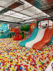 Casa de Juegos Interior para Niños con <span class=keywords><strong>Columpio</strong></span> <span class=keywords><strong>y</strong></span> Toboganes de Plástico, Juguetes para Cuarto de Juegos <span class=keywords><strong>Infantil</strong></span> Hechos de Material PE - Product Image 4