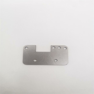 Plaque de montage métallique en acier inoxydable YDQ0276 pour composant de quincaillerie de micro-interrupteur, durable, formée par poinçonnage - Product Image 1