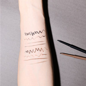 Crayon Eyeliner Lisse 2 Couleurs Noir Foncé Brun Naturel Imperméable Résistant à la Transpiration Infusé à la Vitamine E Maquillage Quotidien pour les <span class=keywords><strong>Yeux</strong></span> - Product Image 2