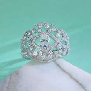 แหวนหมั้นโมอิสซาไนต์ทรงรี ดีไซน์ลูกไม้โบราณ ชุบทองคำขาว 18K บนเงินแท้ 925 ได้รับการรับรองจาก GRA - Product Image 2