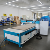 Routeur CNC pour bois 1325 avec moteur servo 3KW, pompe à vide et table à vide pour la gravure de portes en bois, meubles et MDF
