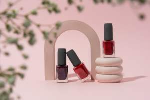 Esmalte de Gel y Laca de Uñas en Tonos de Lujo para la Noche, UV LED, OEM, ODM, Marca Privada, Colección de Esmaltes de Gel y Uñas en Rojo Intenso - Product Image 4