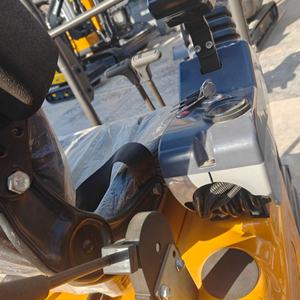 Mini-excavatrice KAISAN de 1 à 2,5 tonnes avec système de pompe et de vérin hydrauliques Hengli pour usage agricole - Product Image 4